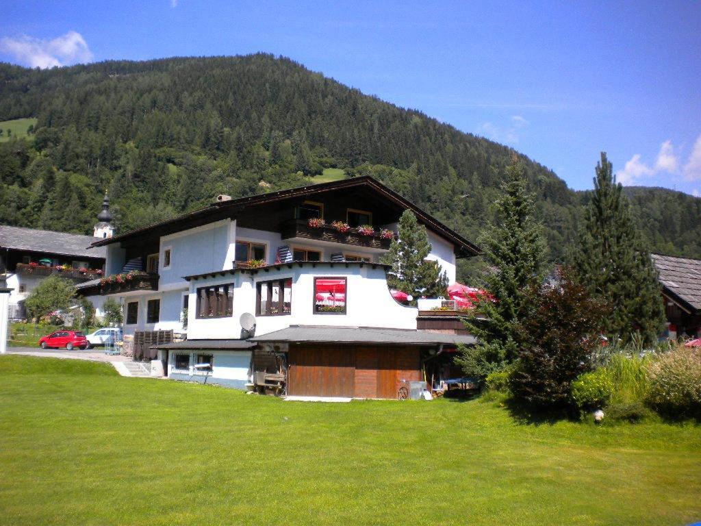 Gaestehaus Sagmeister Acomodação com café da manhã Bad Kleinkirchheim Exterior foto