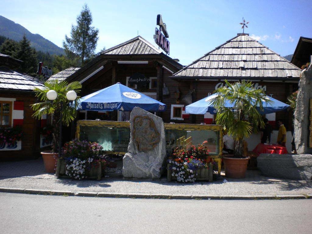 Gaestehaus Sagmeister Acomodação com café da manhã Bad Kleinkirchheim Exterior foto